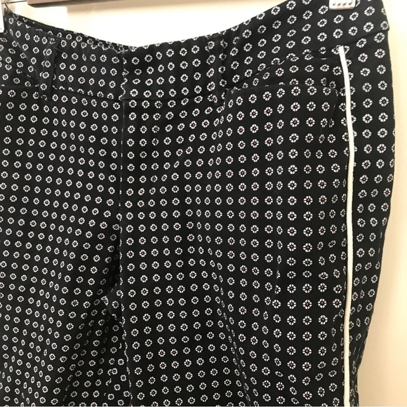 3/$15 Old navy the diva 90s festival mini floral print with tuxedo stripe pant - Picture 7 of 11